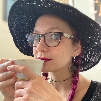 (she/her/ella) Raw-hearted word sommelier. #amwriting THE GOLDEN STATE ✍️ CEO of @fridaytea 🍵❤️ #SynnieSquad 🇲🇽🇺🇸🏳️🌈