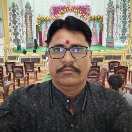 जग अभी जीता नहीं, मैं अभी हारा नहीं।
कर्मनवाधिकारस्ते मा फलेसु कदाचन्।।