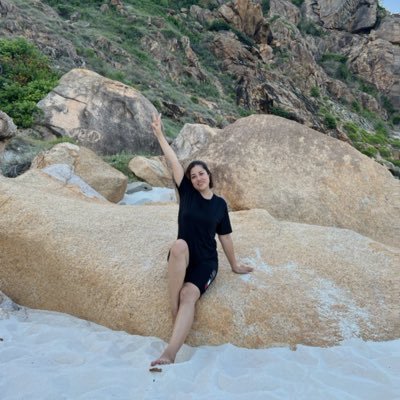 NguyenCam2012's profile picture. Tiền nhiều thích.😄