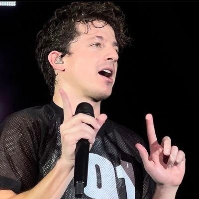 m0oncr0w's profile picture. 18y