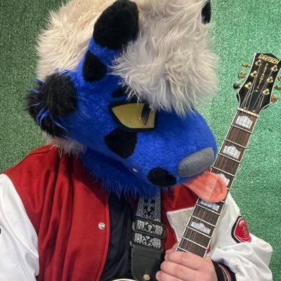 “If a guitar is out of tune, you gotta put it back in tune” -some guy I met at a furmeet ⚡️19 ⚡️Studying animation at ASU!