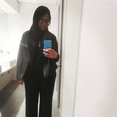 Phumy_Maleka's profile picture. Everything, Everything. 🍸🌇

✨I love Tech✨🧑‍💻