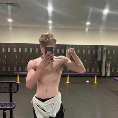 20yo cash master | 6’ 1” | Bi | size 12🦶🏼| bow down to young muscle meat in the making | Customs, In persons & Sessions available