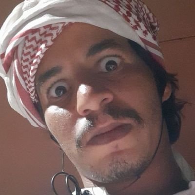 كل شيا هالك ألا وجهه .🐬الكلاب لا ترى ولا تنضر .🦖دينصور . .. @أمي .
رجل عاصر سنين من عمره أَحَبّ كتابة الشعر والدعوه ألى الله ، مؤمن🫀🌹.