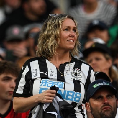 Regular chick who loves life, loves her guy, her boys and NUFC. Not specifically in that order :o)!