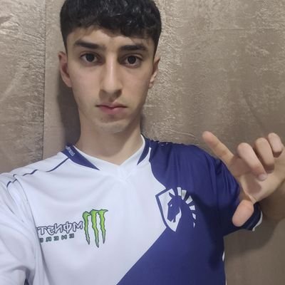 Jogador profissional da Liga de Clash Royale.

Frequentou equipes como RTI-Sports, Italian Furies e Team Liquid.

Campeão Europeu,
Vici-Campeão Brasileiro.