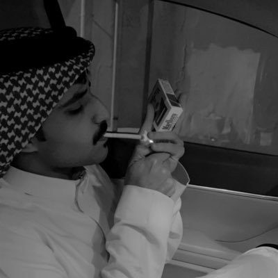 بوُجود الشِخص الذيّ يسألِك عن لحِظة إستيقَاظك وَ عن حياتك اليوُميه و حتىّ عن ساعاتَ فِراغكَ فيمَا قضيتهّا