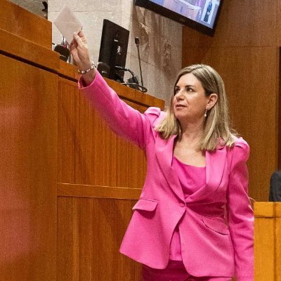 Profesora de Economía en la Universidad de Zaragoza.
Diputada del Grupo Popular en las Cortes de Aragón.