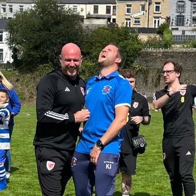 Proud welsh Dad/Husband. Chairman of Treharris Kids Football (u6-u16) & Youth team Coach. Love a Wales away day!🏴⚽️❤️