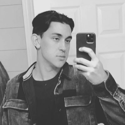 ericcschultzz's profile picture. pineapple a day makes things just a bit sweeter 🍍