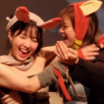 archive of bbl (🫧) and community (💌) pics of NAYEON & JEONGYEON