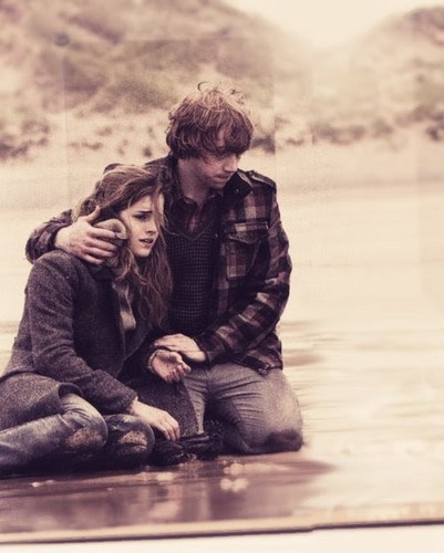 Harry Potter não é apenas um livro, um filme, é minha vida. são mais de 10 anos sendo potteriana.. é algo eterno que vou passar pro meus filhos ..Harry Potter ♥