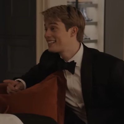 how am I supposed to live laugh lesbian in these conditions?? | 25