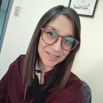 Fui Candidata en las #muni2021 x Concepción 2021. Soy TraBAJaDOra sOCiaL -COmUNisTa dE SaNGre RoJa y Mamá de Oscar. Fundadora de Corporación Juntas Decidimos