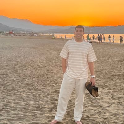 HenryELamb's profile picture. ✏️