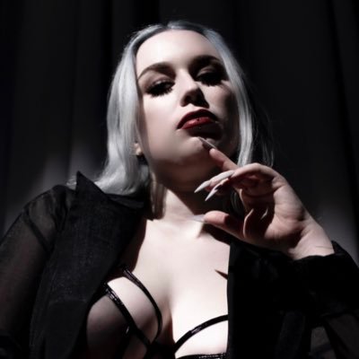 Wouldst thou like to suffer deliciously? 🖤Domme🖤🔑 Holder🖤$20 tribute to DM🖤 18+ ONLY 🖤 Bookings: worshipthorn@proton.me