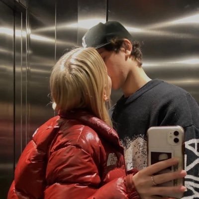 yenidenns's profile picture. 