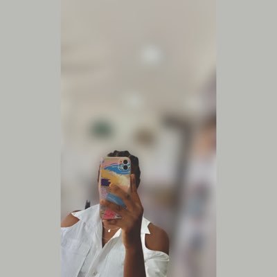 Lhizeee's profile picture. Living my life from a place of intention and creativity! 👩🏽‍💻I am surrounded by color!