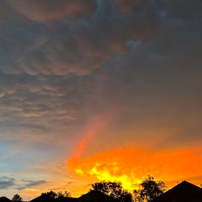 Always lovin' the crazy Oklahoma weather! KJRH Storm Chaser, U of Tulsa football/basketball fan. NWOSU Football Fan.