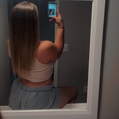 katynadinec's profile picture. chillin n killin