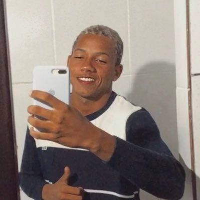 A sorte nem sempre ta comigo, mas a fé nunca me abandona.🥷.