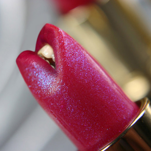 GirlLipstick's profile picture. 