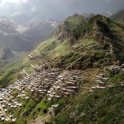 کُردها از تبار اقوام آریایی و از ساکنان کهن سرزمین ایران هستند. پس نتیجه می‌گیریم هرجا من هستم ، آنجا ایران است. #تاابد_جاویدشاه