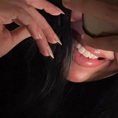 elegentii's profile picture. 