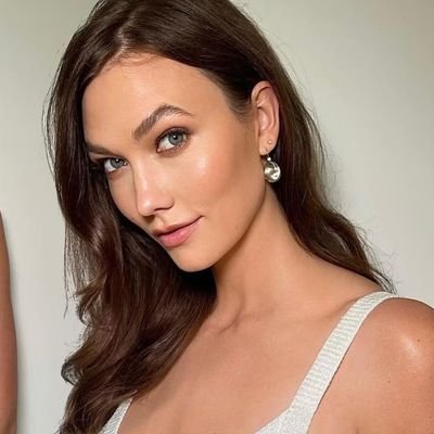 Welcome to Karlie Klosset - your newest and most up-to-date fan source dedicated to documenting the style of Karlie Kloss!

Est. 08/23

Not affiliated to Karlie