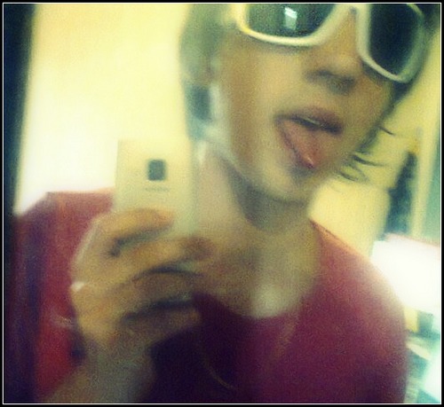 Te amo @_smurfettee_  *--*


O doce do seu beijo enfeitiçou meu coração
Vivo noite e dia numa nuvem de paixão,