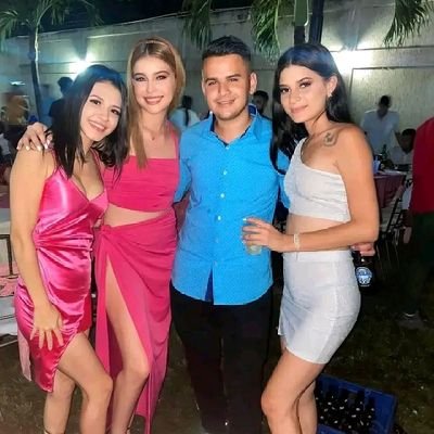 me esmero por mi familia, trabajo como informático para un mejor vivir