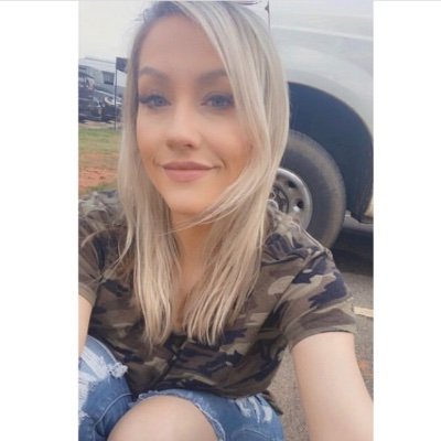 Victori75647537's profile picture. life is full of roses 🌹💐