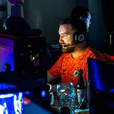 Frische 24. Wortreichtum ohne Informationsgewinn. Legobaustreamer und teilweise CSGO-Spieler für @Goashax