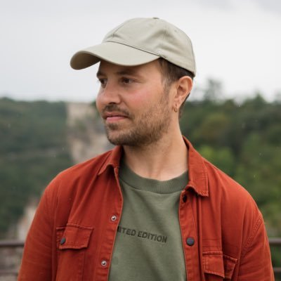 dovicl's profile picture. Photographe, petit barman à l’occasion, passionné de séries et films. Marié à @JeanBaptisteLsg 👬 Passion animaux 🦊 Greffé d’un rein (deux fois) 🩺