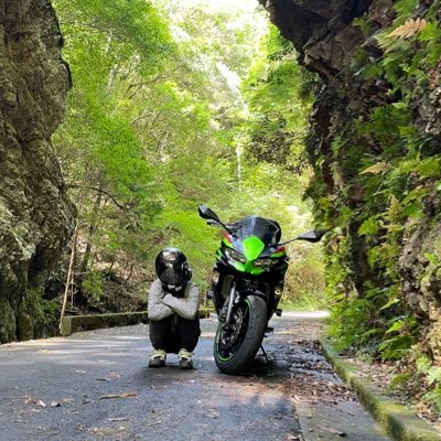 バイク歴は長いけど乗るのは下手。ツーリング仕様のninja650で景色見ながらのんびり走ってます。写真も好き。