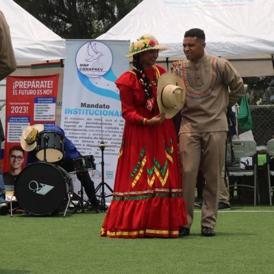 Bailarín de la Compañía Nacional de Danzas Folklóricas de Honduras. Sergio Busquets enjoyer.