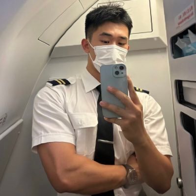 CC/空少/機長/民航控👨‍✈️🛫️（照片非本人，侵權請聯刪帖）男性客室乗務員、パイロットが好きです. Male Flight Attendant/Cabin Crew/Pilot Addictor. Picture is not me(Please Contact if Violate Copyright)