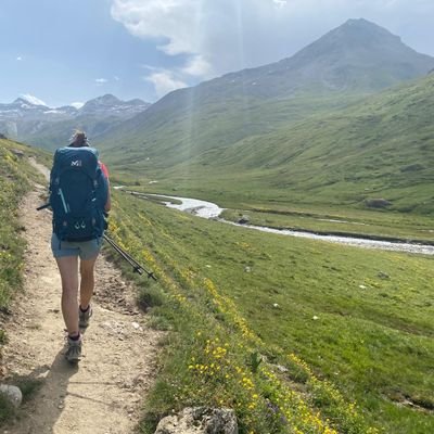 Redresseuse de torts ou dresseuse d'ados, bureau des pleurs ou des satisfactions. Je tweete boulot mais pas que. Maman à temps partiel. #montagne #courseàpied