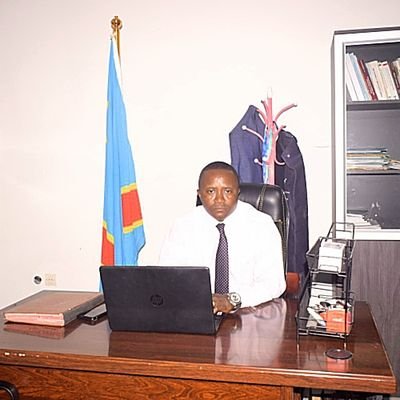 Avocat, Assistant d'université, Ancien Directeur de Cabinet du Gouverneur du Tanganyika et Secrétaire Général Adjoint du parti politique ADCO.