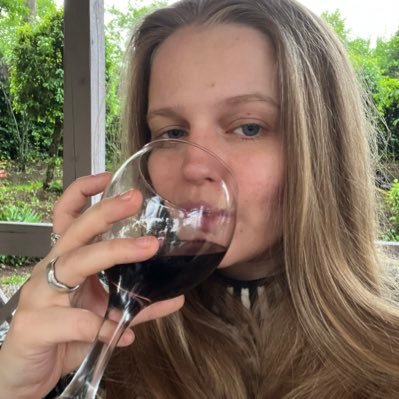 mtldnlssn's profile picture. Copywriter utan känsla eller filter