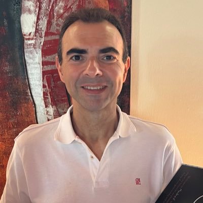 Maestro y Graduado en E. Primaria con mención en PT, AL Y FLE. Máster Universitario en TIC aplicada a la educación. Secretario en CEIP Torreteatinos (El Raal)
