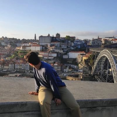 un barceloní que estudia arquitectura, és arreplegat, i escolta música 😃 @/edim.salvatella a instagram