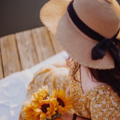 ShadaiBous's profile picture. EN QUÉ INVIERTES TUS LATIDOS?♥️⏳† Ya no vivo yo, más vive Cristo en mi †