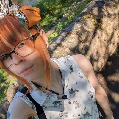 weeSarahA98's profile picture. 