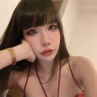 OL, 私はタイ人です。 お酒が大好き、海が大好き、美容に興味があります。 英語と日本語にも興味があります。 趣味は素敵なカフェに行く事です。🍾🍺🌊👙☕️