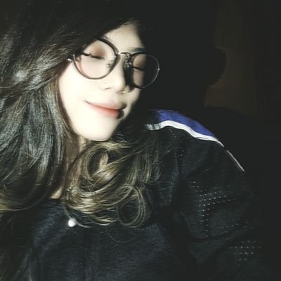 poppyemima's profile picture. friendly, but i’m not ur friend tho