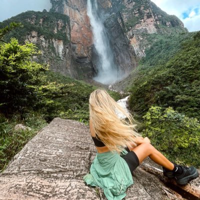 orianacots's profile picture. 