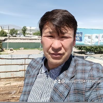کار مند شرکت زیرکان در بخش خدمت رسانی و ساختمانی که فعالیت های چون ، کار نما های سنگی ، اعمار ساختمانهای بلند منزل و دیزاین را انجام میدهند.