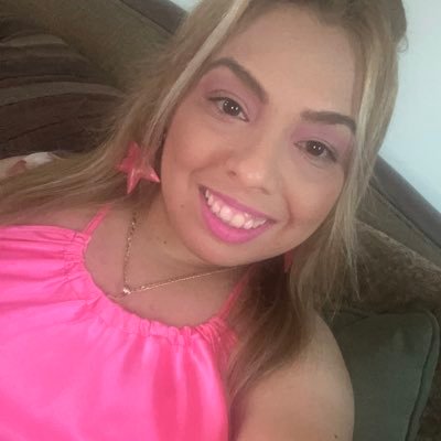LizGLATV's profile picture. God First ✝️🙏🏻🕊️🌸🩷 Family  LA Girl  Artist     Journalist ELAC Student  Mexican American  @lizworldtv 🇺🇸🇲🇽🇹🇷