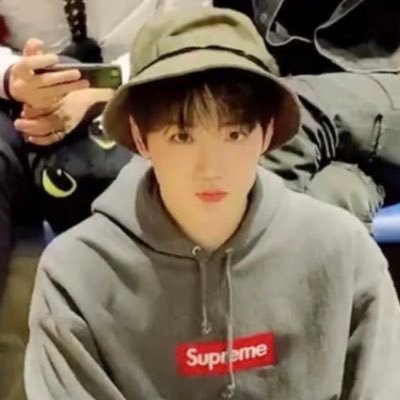 cb041125's profile picture. 